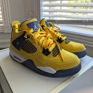 Air Jordan 4 retro Size 6.5